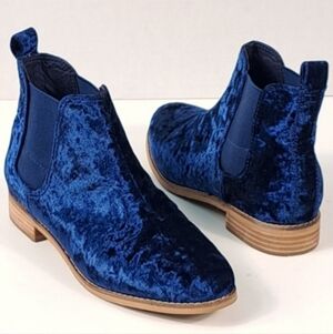 TOMS Blue Crushed Velvet Chelsea Booties Statement Fall Shoes Size 8.5